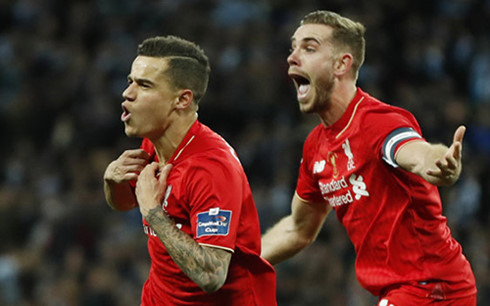 Các cầu thủ Liverpool ăn mừng bàn gỡ hòa (Ảnh: Reuters).