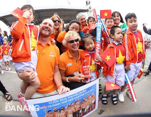  Members of the Da Nang-Viet Nam crew in a photo with local children