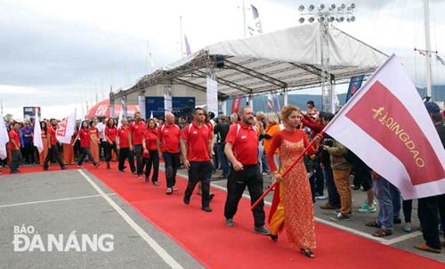   The Qingdao team’s parade