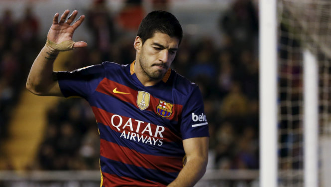 Vẻ mặt thất vọng của Suarez sau khi sút hỏng quả penalty ở phút 68. Ảnh: Reuters