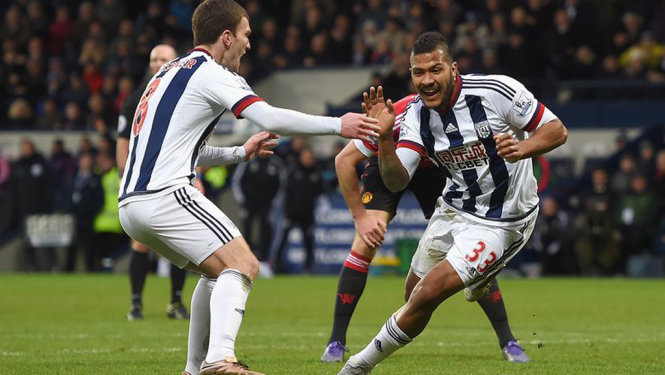 Niềm vui của Rondon (phải) sau khi ghi bàn cho West Brom. Ảnh: Getty Images