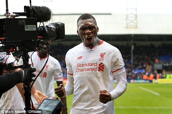 Benteke mang về 3 điểm trọn vẹn cho Liverpool