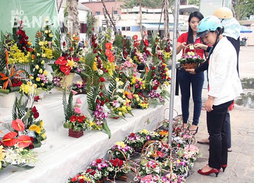 Customer buying flowers