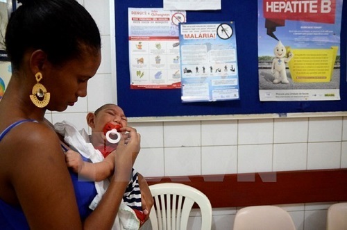 A baby born with small head due to Zika virus (Photo: VNA)