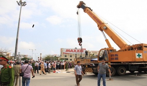 The site of an accident involving a tipper in Da Nang, Vietnam, March 6, 2016 Tuoi Tre