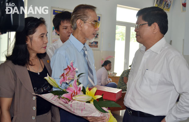 Phó Bí thư Thường trực Thành Ủy Võ Công Trí cảm ơn tấm chân tình của ông Harold Chan và mong ông trở thành “công dân Đà Nẵng”. Bên cạnh hỗ trợ tiền xây nhà, ông Harold Chan còn tài trợ 3.000 USD mỗi tháng cho Hội có kinh phí hoạt động.