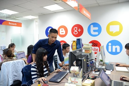 Peter Nguyen, founder of Buzzmetrics, a Ho Chi Minh City-based startup, guides his employees at the company's office.