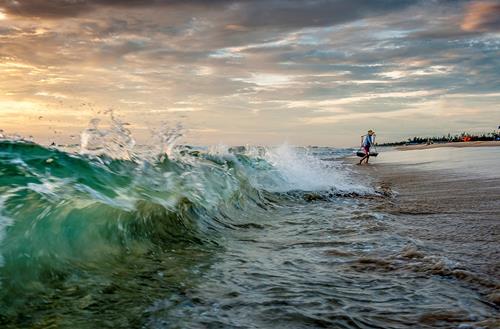  ‘Chay Song’ (Running from the Waves)