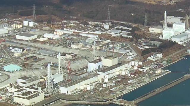 Nhà máy điện hạt nhân Fukushima Daiichi đã bị phá hỏng và trở thành một trong những thảm họa hạt nhân lớn nhất từ trước tới nay, xảy ra sau thảm họa kép động đất-sóng thần ở miền đông bắc Nhật Bản, ngày 11-3-2011. Ảnh: NHK