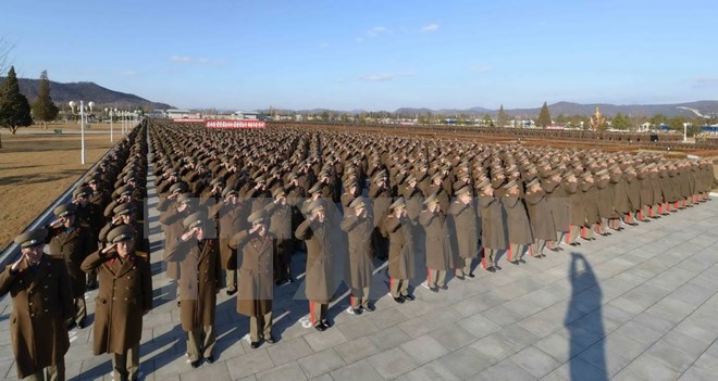 Binh sỹ quân đội Triều Tiên tại lễ tuyên thệ trung thành với nhà lãnh đạo Triều Tiên Kim Jong-un tại Bình Nhưỡng. (Ảnh: YONHAP/TTXVN)