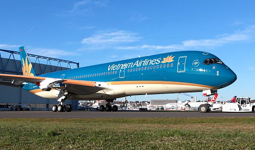 The first Airbus A350-900 XWB of Vietnam Airlines thoroughly painted at a plant in Toulouse, France, in March 2015 Tuoi Tre