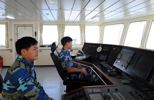 The ship’s engine control room is equipped with air conditioning, fridges, satellite televisions, and modern communications systems.