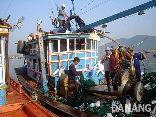 Lao động trên các tàu cá ở Đà Nẵng đang rất thiếu.