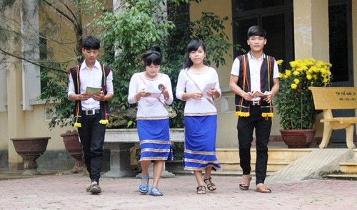 Students of Tay Tra High School in Quang Ngai Province, located in central Vietnam, are seen wearing traditional Cor costumes at school. Tuoi Tre