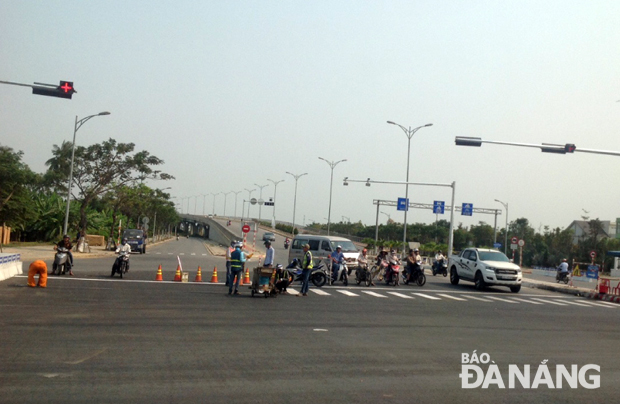 Cải tạo làm thông thoáng nút giao thông đường Cách mạng Tháng Tám - Nguyễn Hữu Thọ.