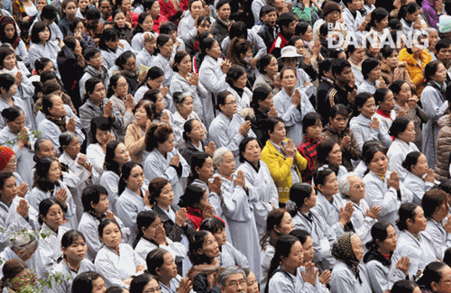 Buddhist followers praying 