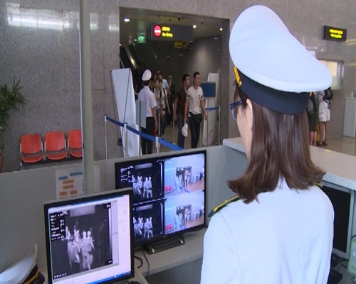 Operating a remote temperature sensor to monitor passengers' temperatures at Da Nang International Airport