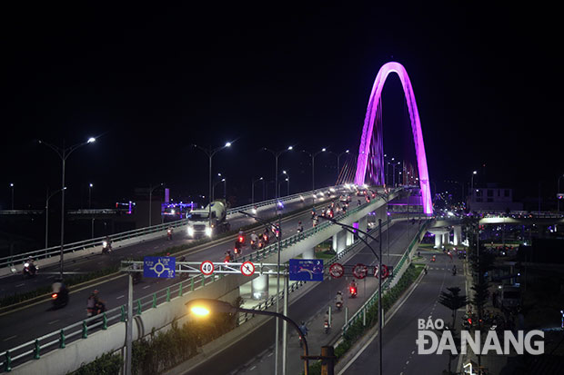 Hạ tầng giao thông đối ngoại liên tục được Trung ương đầu tư xây dựng mới tại Đà Nẵng.  TRONG ẢNH: Cầu vượt ngã ba Huế. Ảnh: V.T.L