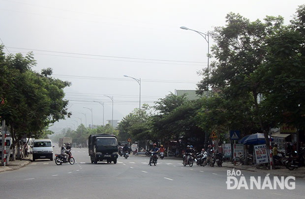 Đường ĐT 602 đi qua địa bàn xã Hòa Sơn. 	Ảnh: H.N