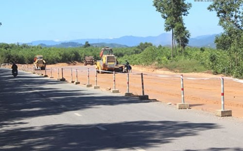 The La Son-Tuy Loan highway that links the central provinces of Thua Thien-Hue and Da Nang is expected to open by the end of this year (Photo: vov.vn)