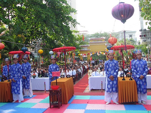 Oration-reading ceremony at the Hai Chau Village Communal House.