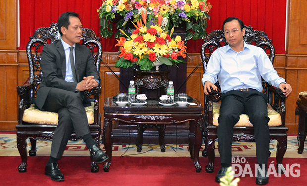 Bí thư Thành ủy Nguyễn Xuân Anh tiếp Tổng Giám đốc Công ty Siemens Việt Nam Phạm Thái Lai. Ảnh: Đoàn Lương