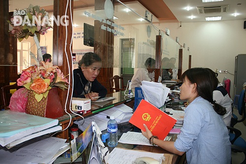 ‘One-stop’ administration at the Lien Chieu People’s Committee office