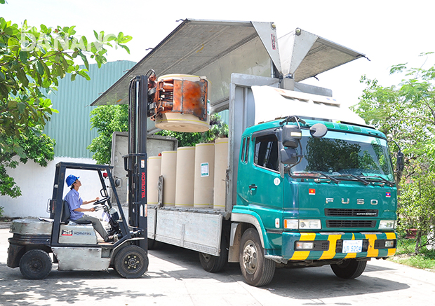 Được tạo điều kiện mở rộng sản xuất, Công ty TNHH Kiến trúc và Thương mại Á Châu ngày càng tăng trưởng ổn định, đóng góp vào phát triển thành phố.