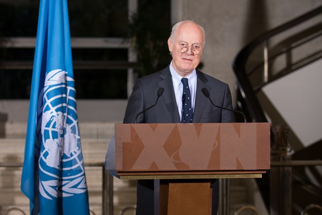 Đặc phái viên Liên hợp quốc về Syria Staffan de Mistura tại cuộc họp báo sau đàm phán ở Geneva ngày 13/4. (Ảnh: THX/TTXVN)