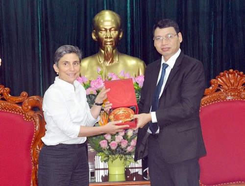 Swiss Ambassador Maser (left) and Vice Chairman Minh (Photo: cadn.com.vn)