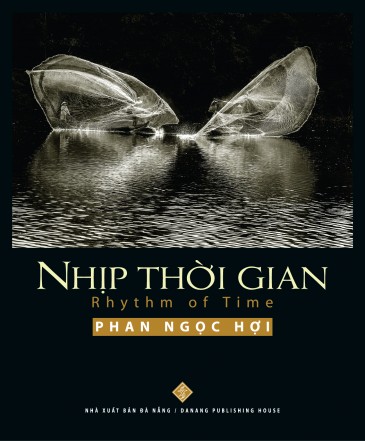  Cover of the photo book (Photo: nxbdanang.vn)