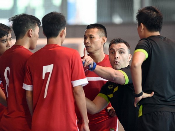 Futsal Việt Nam (áo đỏ) từng làm nên kỳ tích trước nhà vô địch châu Á Nhật Bản. (Ảnh: VFF)