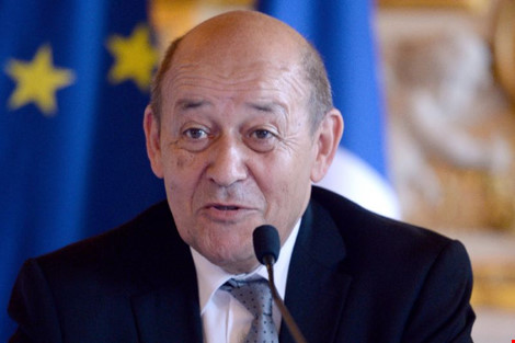 Bộ trưởng Bộ Quốc phòng Pháp Jean-Yves Le Drian trong một buổi họp báo Paris, Pháp, 25- 1- 2015 (Ảnh: AFP Photo/Miguel Medina)