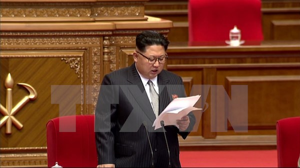 Nhà lãnh đạo Triều Tiên Kim Jong-Un đọc bài ca ngợi thành tựu công nghệ hạt nhân tại Đại hội Đảng. (Nguồn: Yonhap/TTXVN)