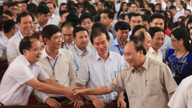 Thủ tướng Nguyễn Xuân Phúc gặp gỡ, nói chuyện với cán bộ, giảng viên và sinh viên Trường ĐH Hải Phòng chiều 8-5 - Ảnh: Tiến Thắng