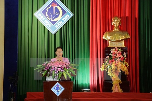 National Assembly Chairwoman Nguyen Thi Kim Ngan speaks at a meeting with voters from Can Tho University (Photo: VNA)