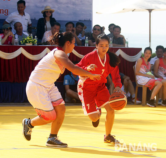 Bóng rổ bãi biển, một trong những môn thi đấu sẽ được tổ chức tại Công viên Biển Đông, nơi đang diễn ra giải Bóng rổ 3 x 3 toàn quốc 2016.