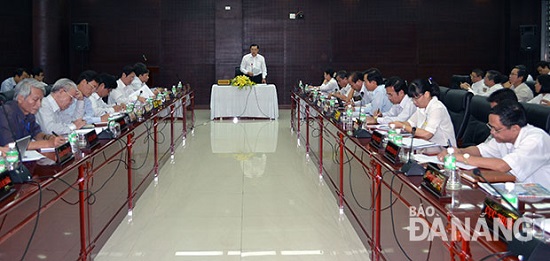 Chairman Tho (middle) and representatives from local relevant agencies