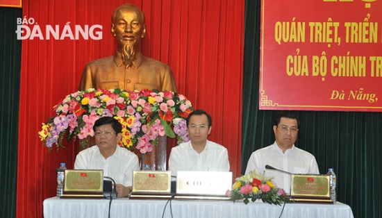 Secretary Anh (middle) at the meeting