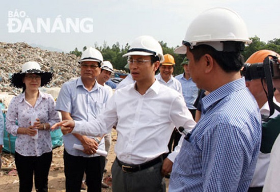 Secretary Anh (second right) and other city leaders at the waste dump