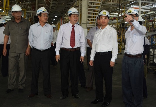 Secretary Anh (second right) visiting TCIE Vietnam