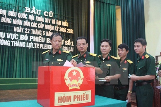 Officers in Gia Lai Province voting on May 22