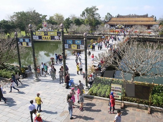 Tourists visit the ancient citadel in Thua Thien Hue (Source: VNA)