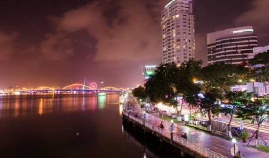 File photo of Da Nang by night Tuoi Tre