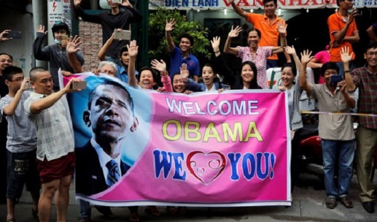 Local residents hold a sign welcoming U.S. President Barack Obama as he arrives in Ho Chi Minh City, Vietnam May 24, 2016. Reuters