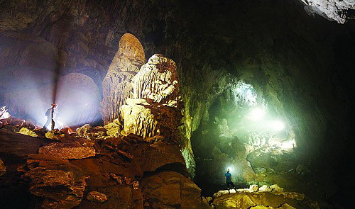 Son Doong Cave, the world's current largest cave in Vietnam's Quang Binh Province Oxalis