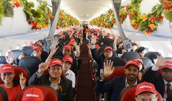 Passengers on the inaugural flight from Ho Chi Minh City to Kuala Lumpur on June 1, 2016 Vietjet