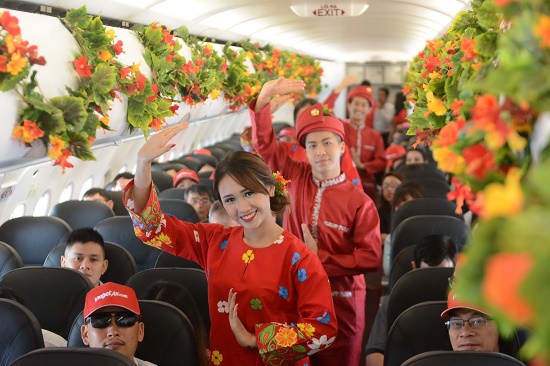 Vietjet’s dancers perform traditional Malaysian dances on the inaugural flight. Photo: Vietjet