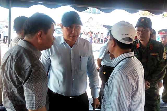 Chủ tịch UBND thành phố Huỳnh Đức Thơ trực tiếp chỉ đạo tìm kiếm cứu nạn tại hiện trường.