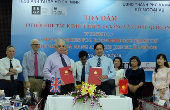 The signing ceremony between representatives from BBGV and the Management Board of the Da Nang Hi-tech Industrial Park (Source: danang.gov.vn) 